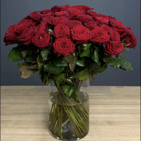 Чтобы розы стояли в вазе дольше: советы профессионалов